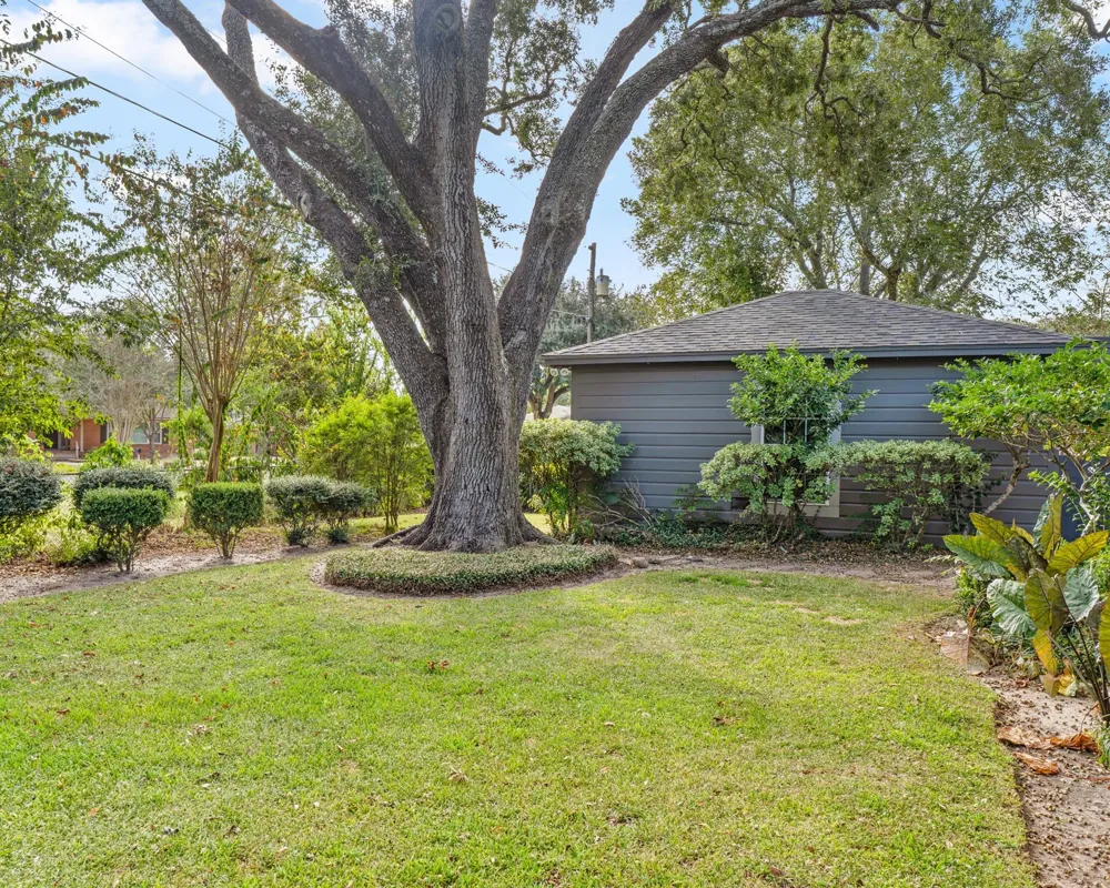 2404 Marguerite Street Bay City, TX 77414