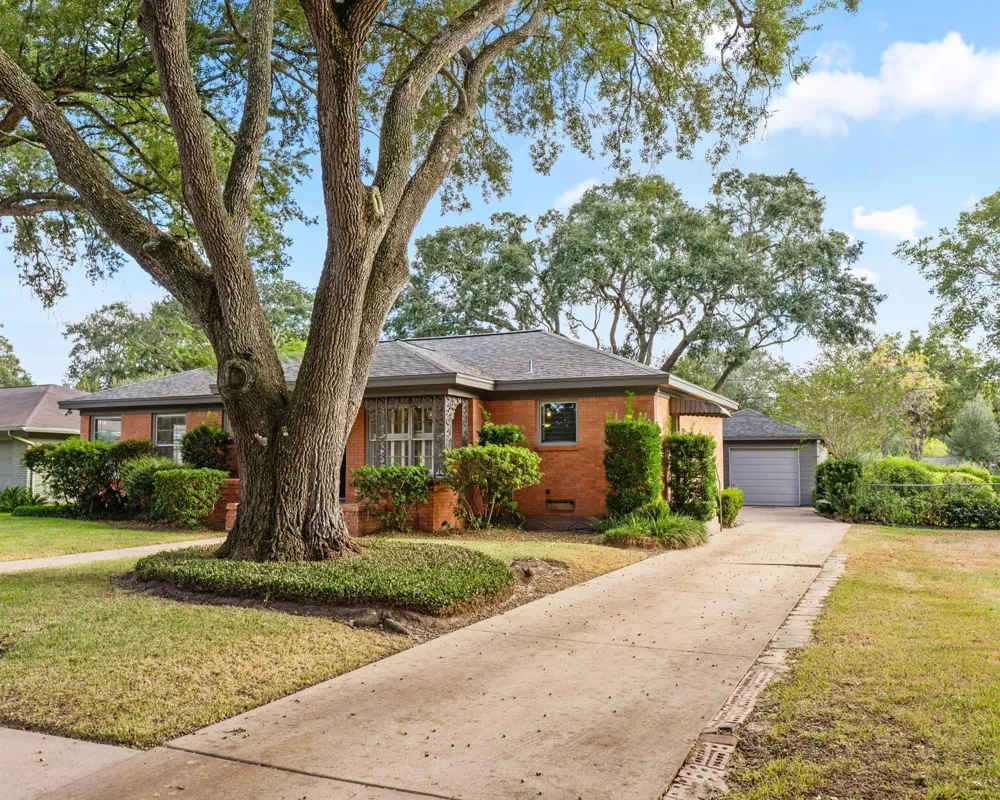 2404 Marguerite Street Bay City, TX 77414