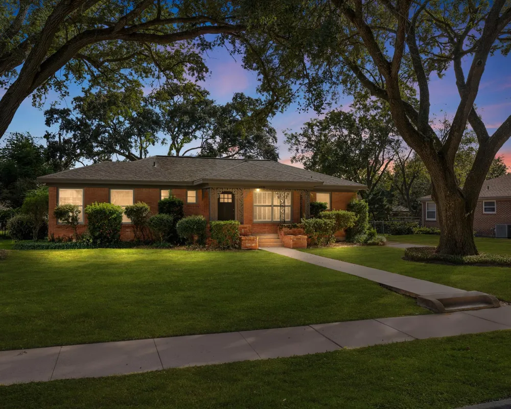 2404 Marguerite Street Bay City, TX 77414