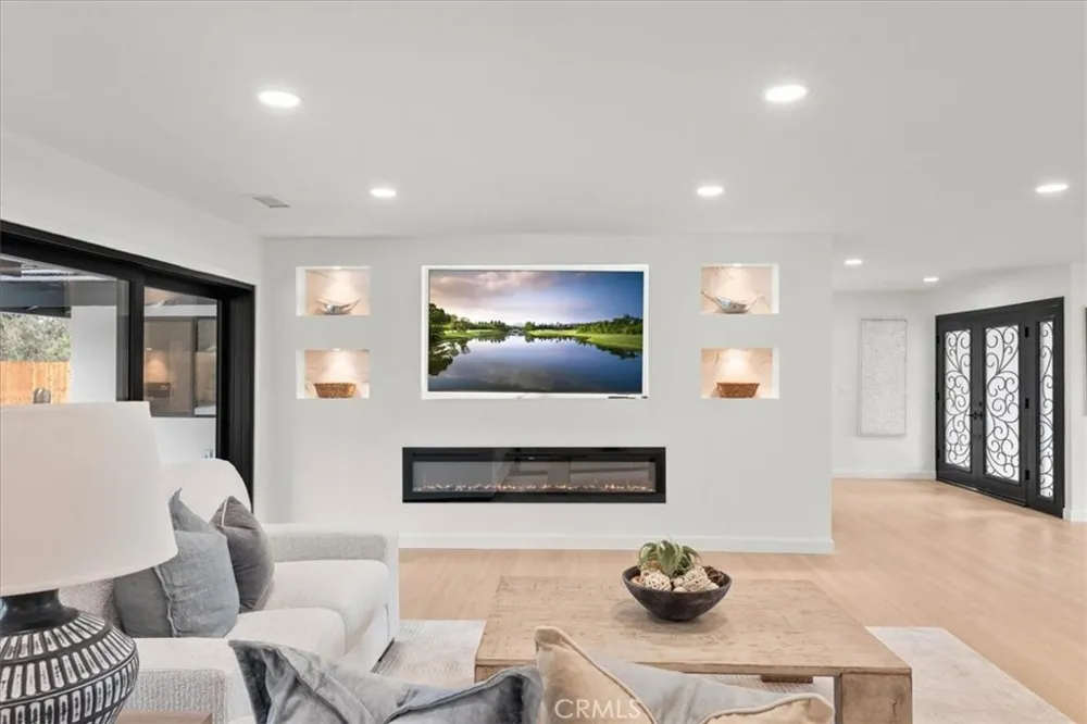 2000 Redondo Fullerton, CA 92835