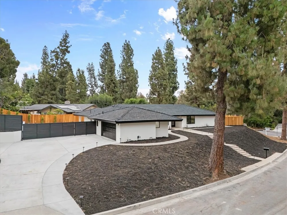 2000 Redondo Fullerton, CA 92835