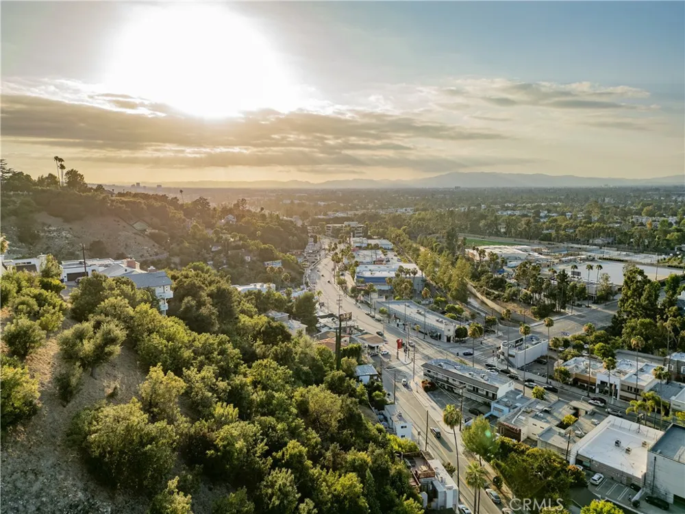 12448 Laurel Terrace Drive Studio City, CA 91604