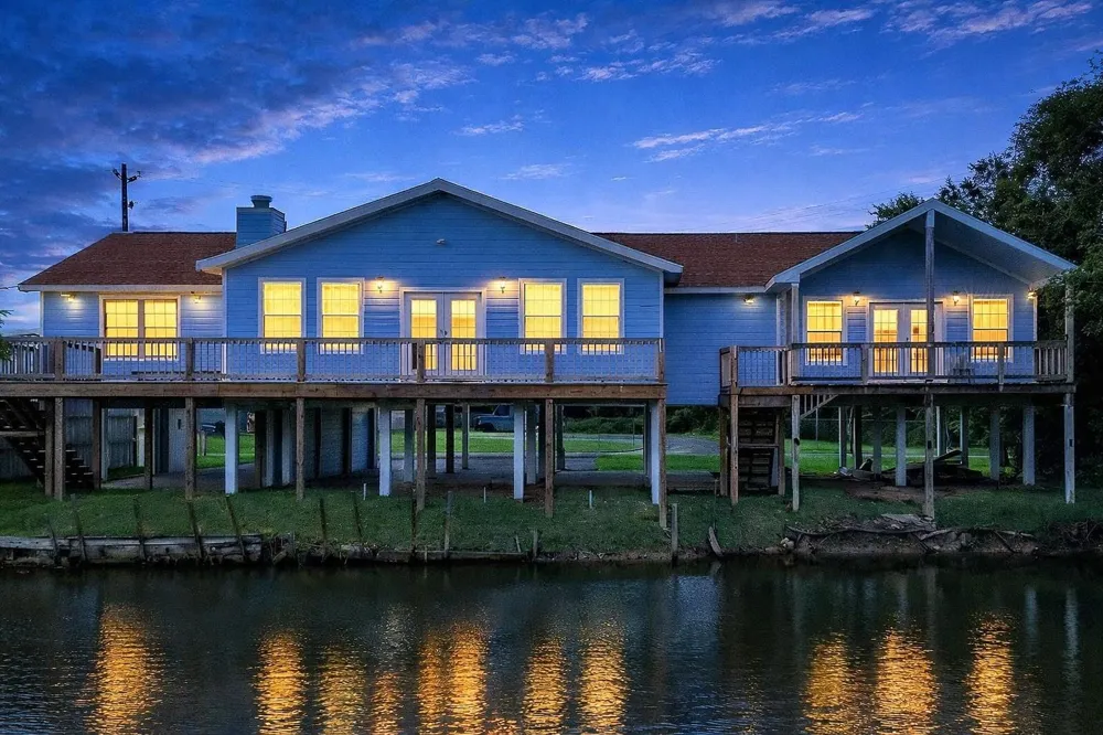 1615 Railroad Avenue San Leon, TX 77539