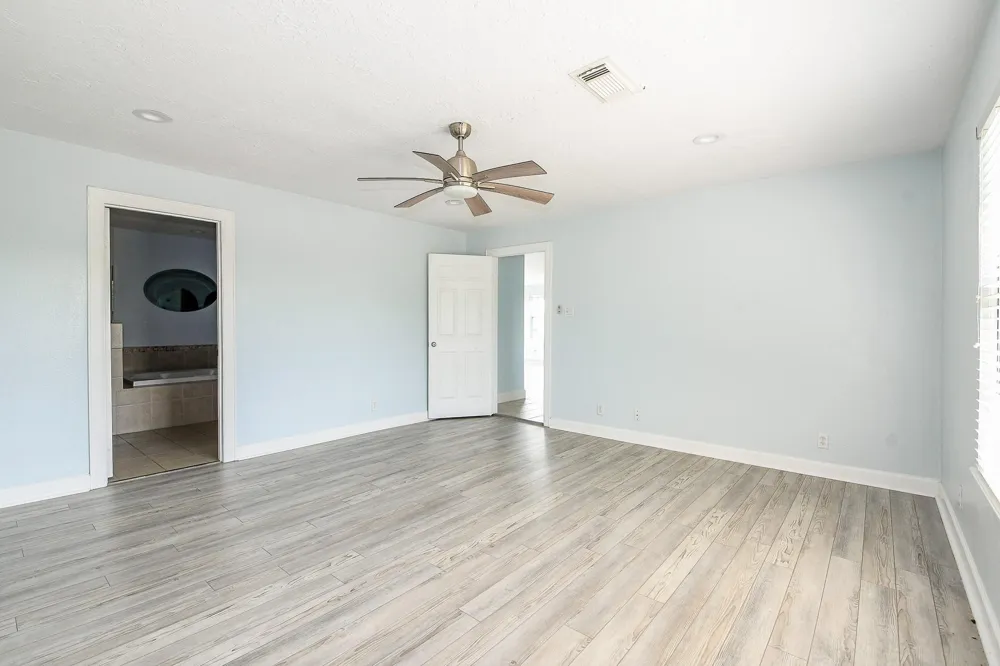 1615 Railroad Avenue San Leon, TX 77539