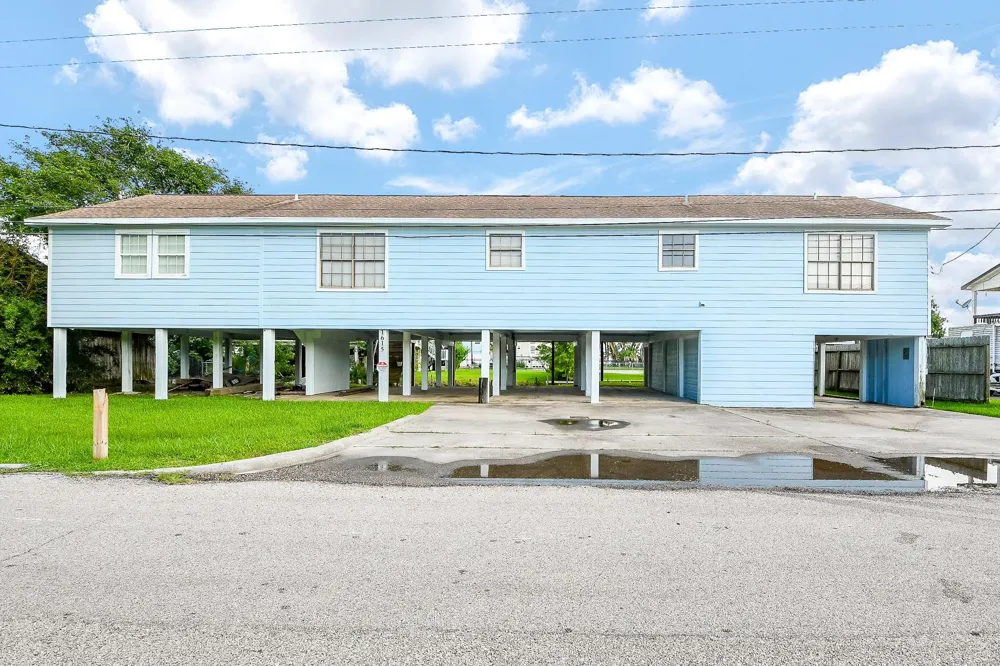 1615 Railroad Avenue San Leon, TX 77539