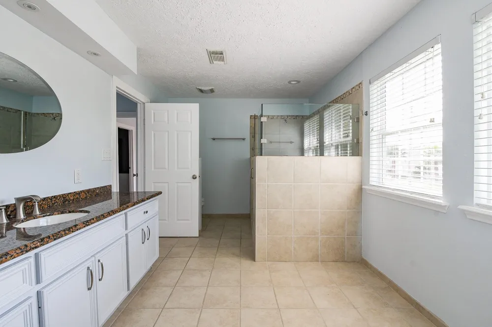 1615 Railroad Avenue San Leon, TX 77539