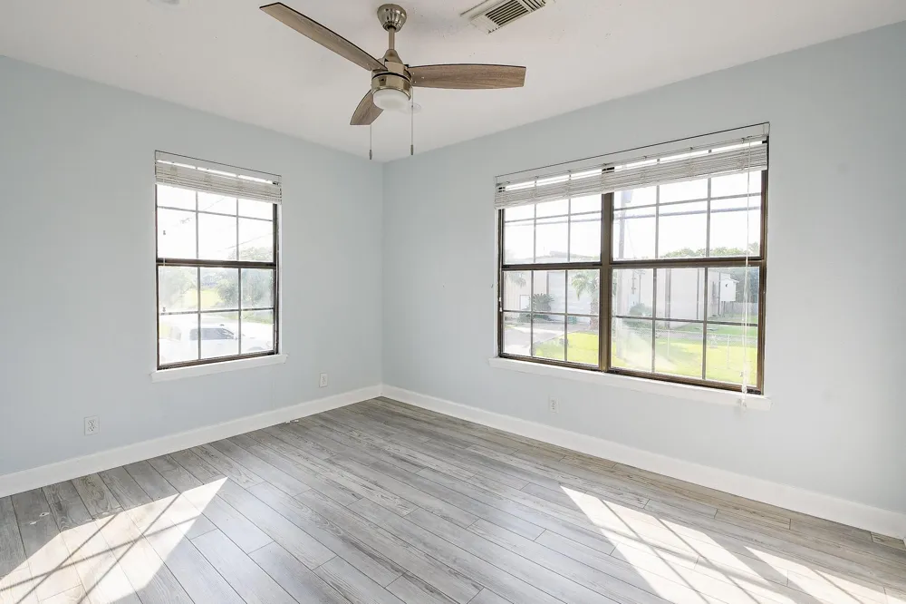 1615 Railroad Avenue San Leon, TX 77539