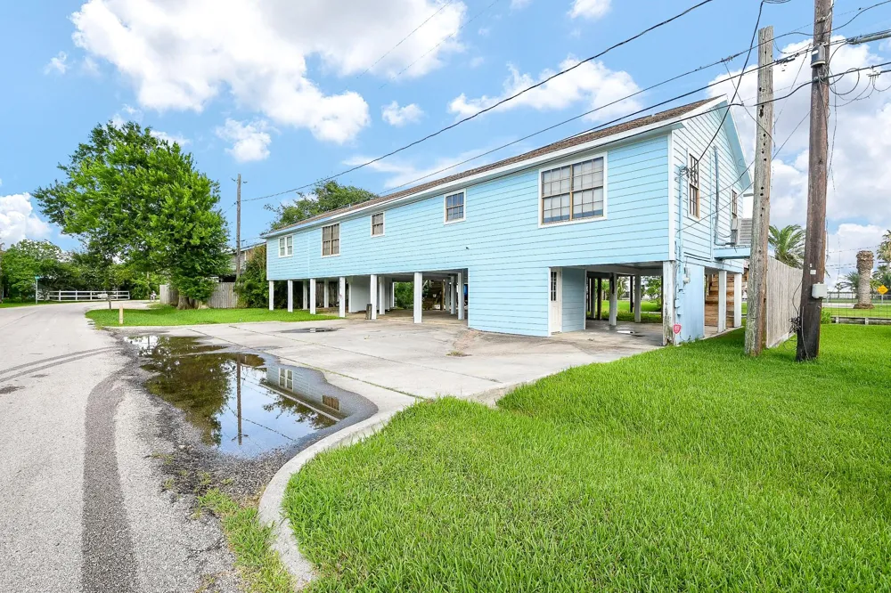 1615 Railroad Avenue San Leon, TX 77539