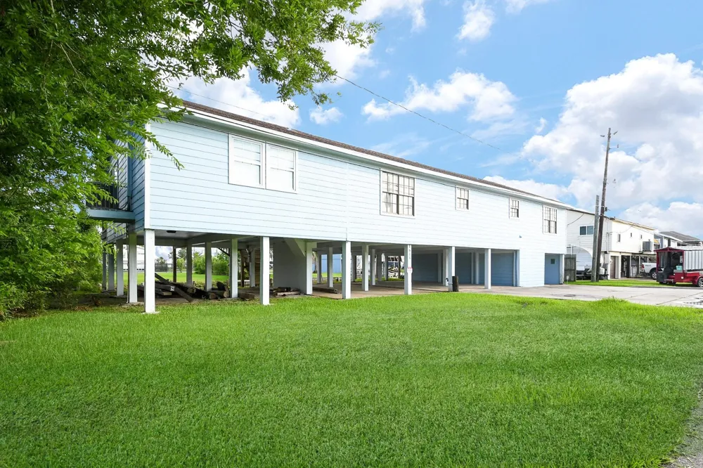 1615 Railroad Avenue San Leon, TX 77539