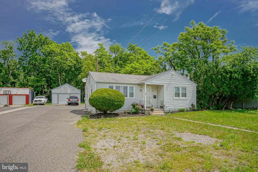 233 WHITE HORSE PIKE Clementon, NJ 08021