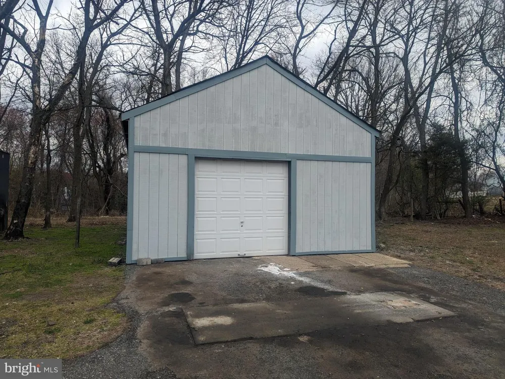 233 WHITE HORSE PIKE Clementon, NJ 08021