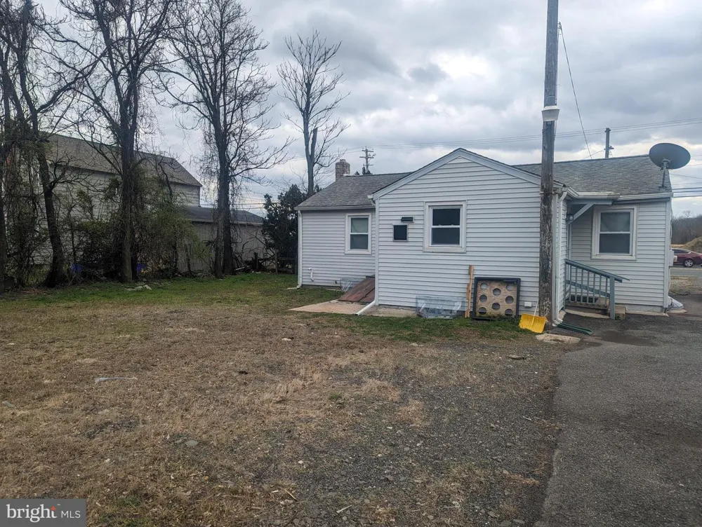 233 WHITE HORSE PIKE Clementon, NJ 08021