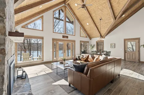 722 Hemlock Ln