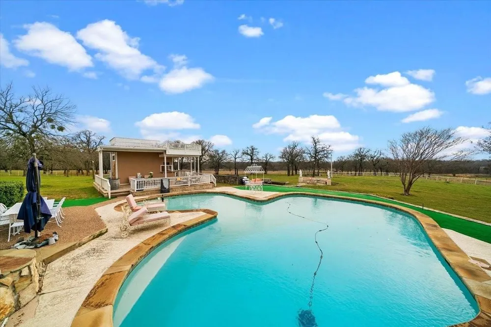 10827 Saint John Road Pilot Point, TX 76258