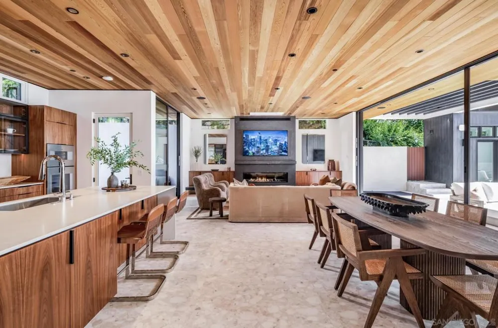 1411 Via Alta Del Mar, CA 92014