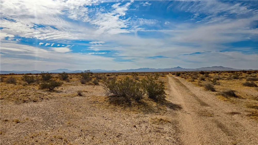Old Hinkley Rd & Riverview Rd Hinkley, CA 92347
