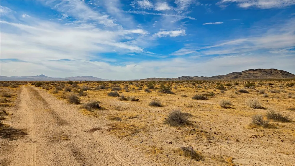 Old Hinkley Rd & Riverview Rd Hinkley, CA 92347