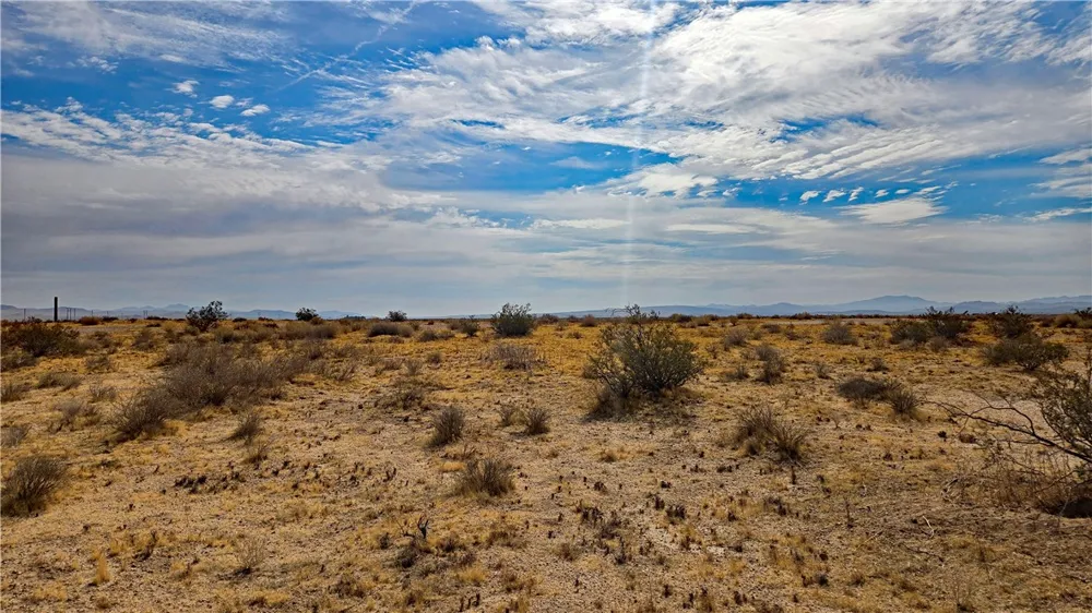 Old Hinkley Rd & Riverview Rd Hinkley, CA 92347