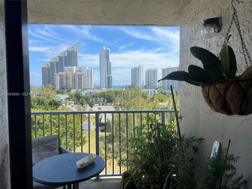 17600 Bay Rd #N902 Sunny Isles Beach, FL 33160