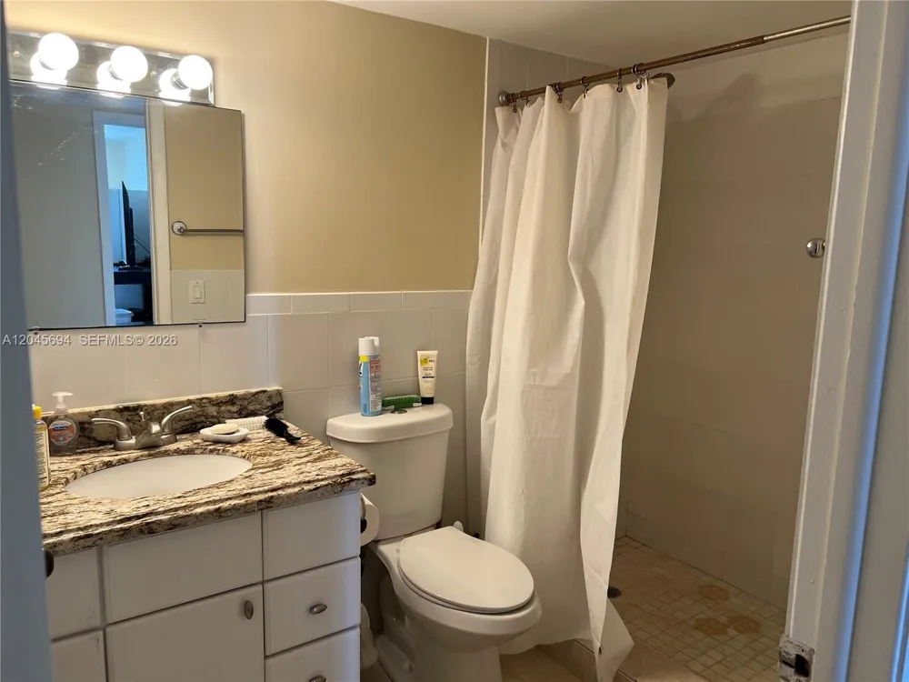 17600 Bay Rd #N902 Sunny Isles Beach, FL 33160