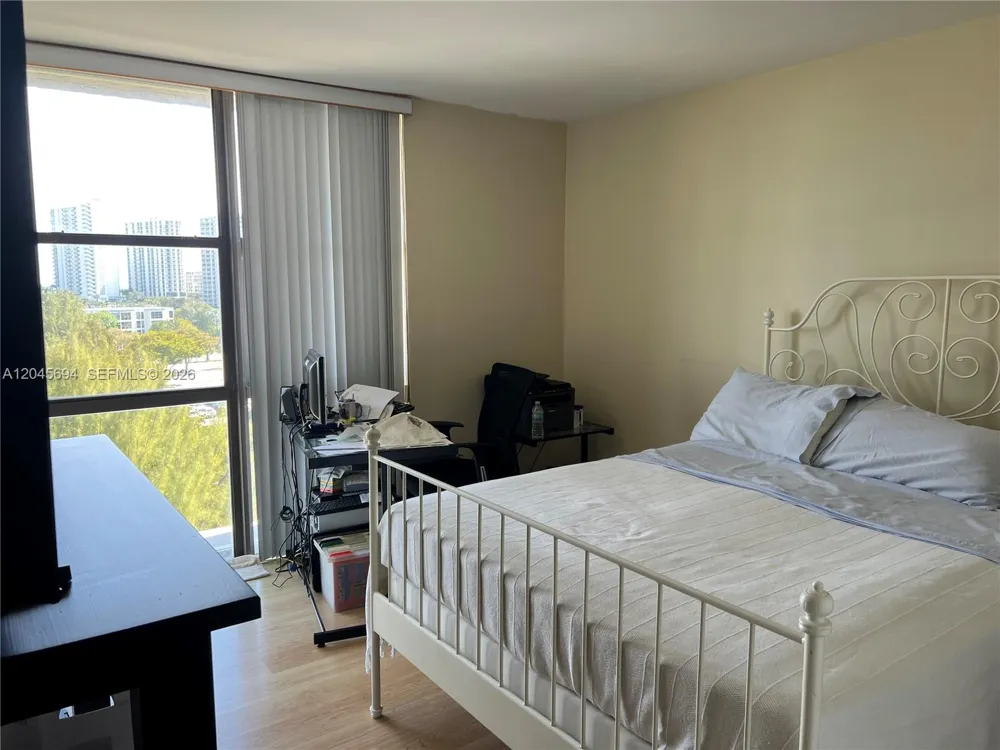 17600 Bay Rd #N902 Sunny Isles Beach, FL 33160