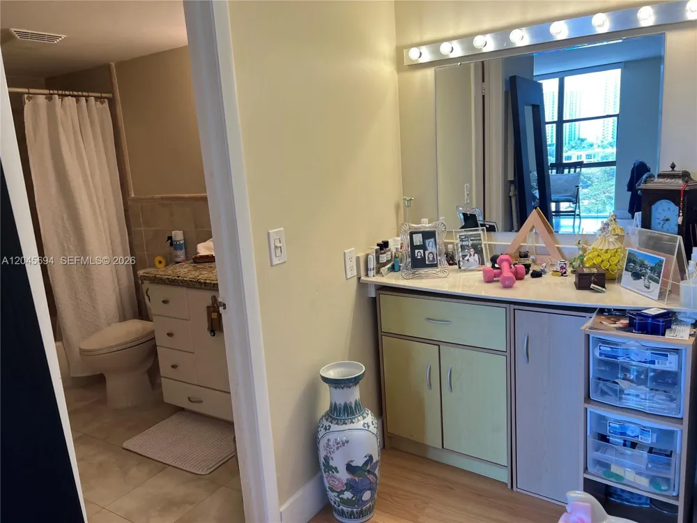 17600 Bay Rd #N902 Sunny Isles Beach, FL 33160