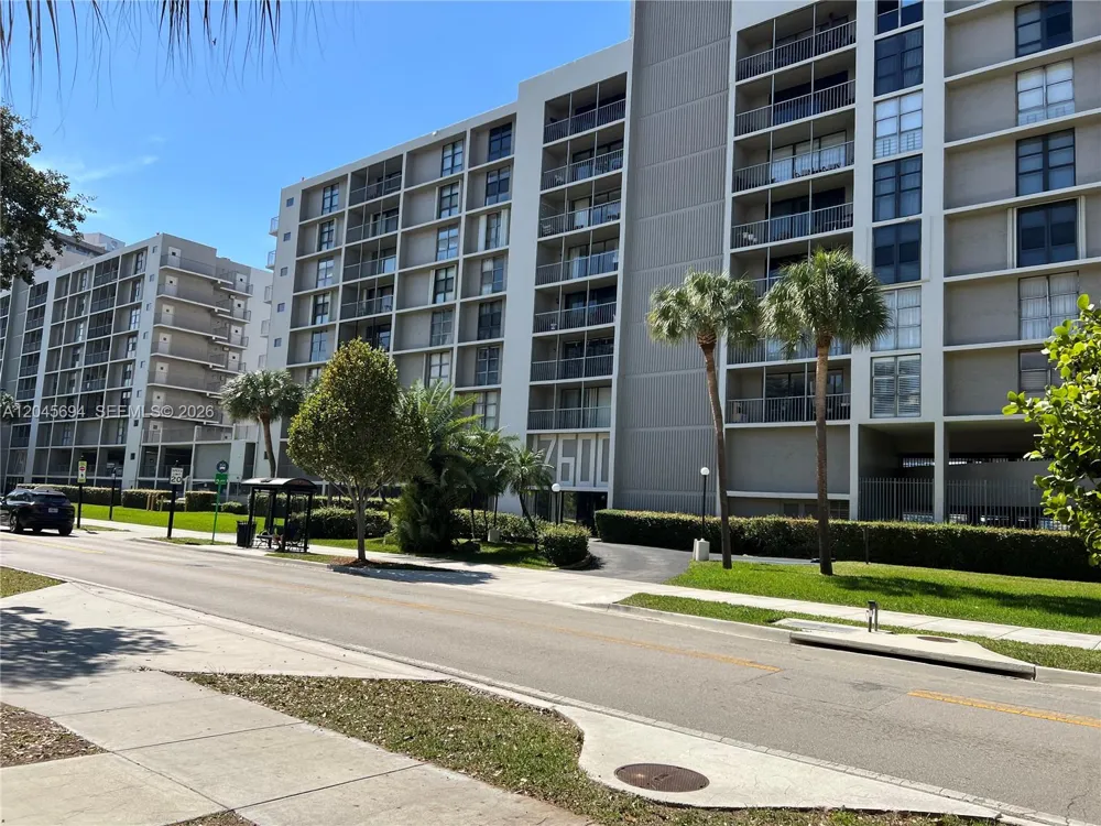 17600 Bay Rd #N902 Sunny Isles Beach, FL 33160