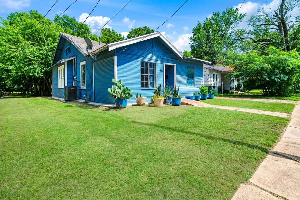 947 SE 6th Street Paris, TX 75460
