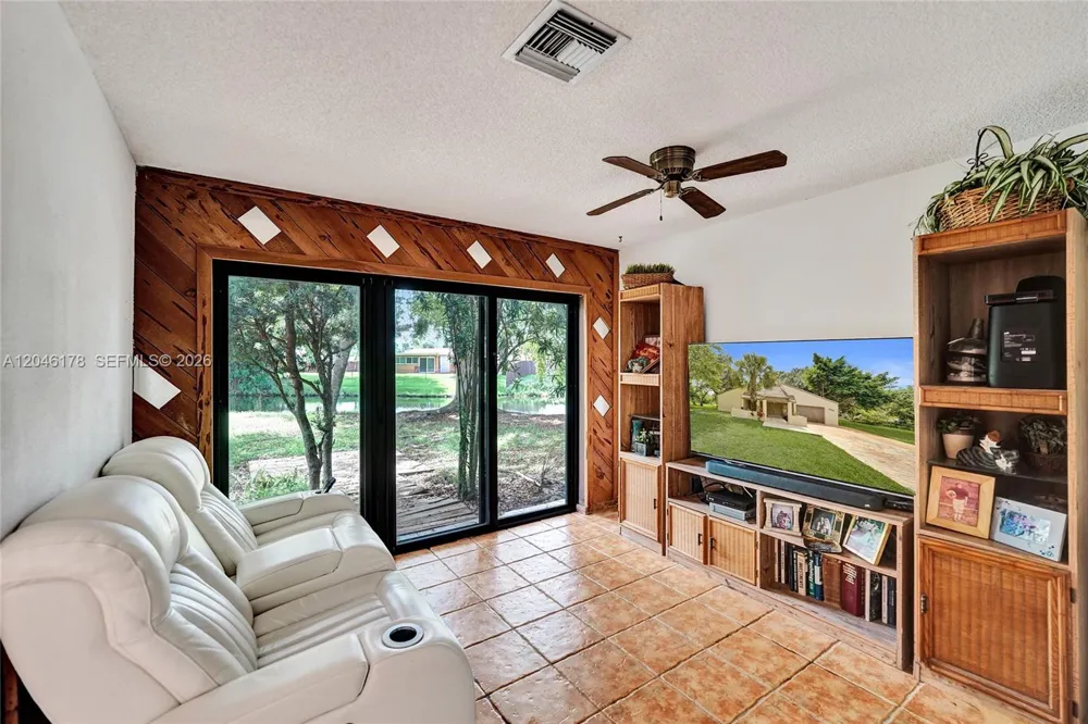 9120 SW 49th St Cooper City, FL 33328