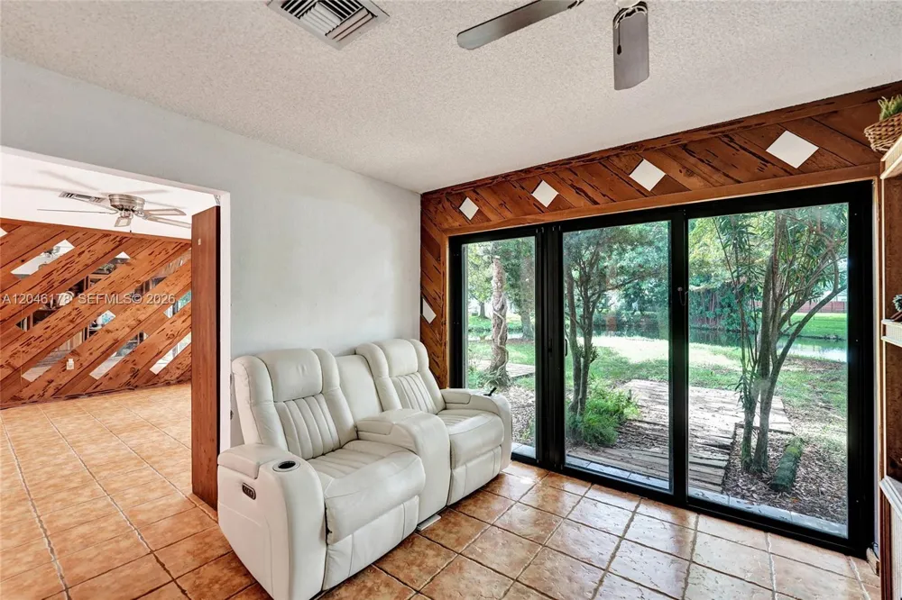 9120 SW 49th St Cooper City, FL 33328