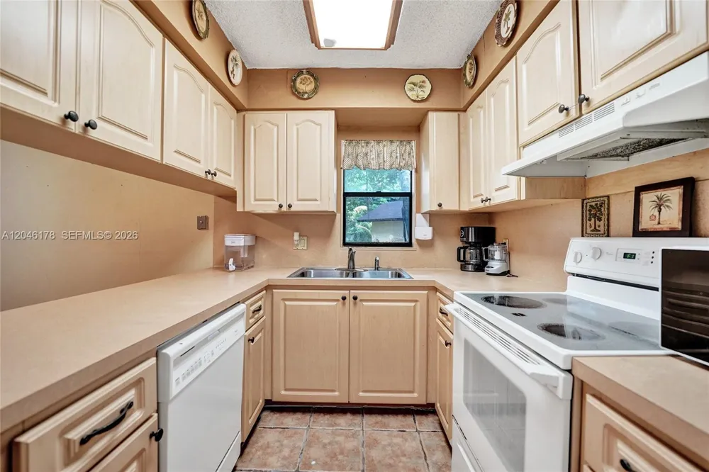 9120 SW 49th St Cooper City, FL 33328