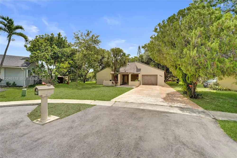 9120 SW 49th St Cooper City, FL 33328