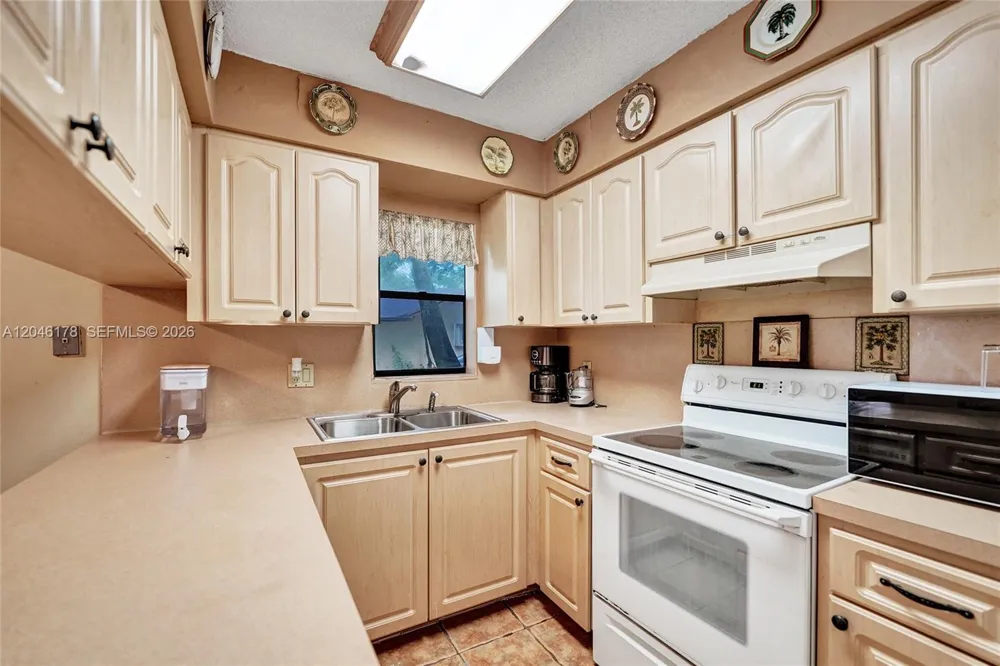 9120 SW 49th St Cooper City, FL 33328