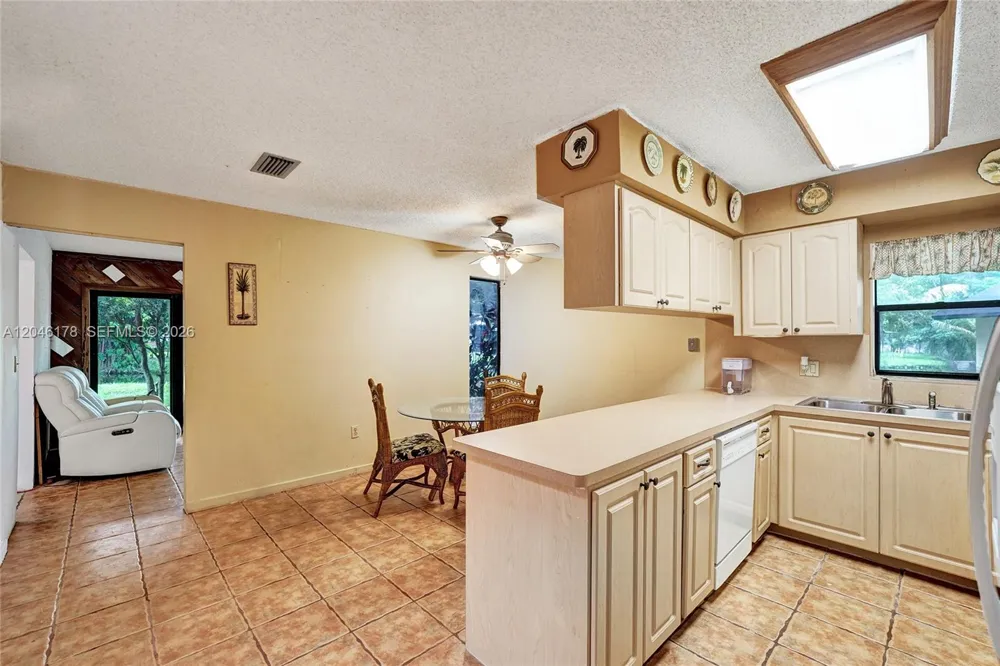 9120 SW 49th St Cooper City, FL 33328