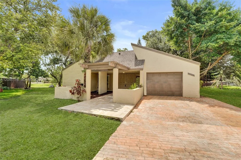 9120 SW 49th St Cooper City, FL 33328