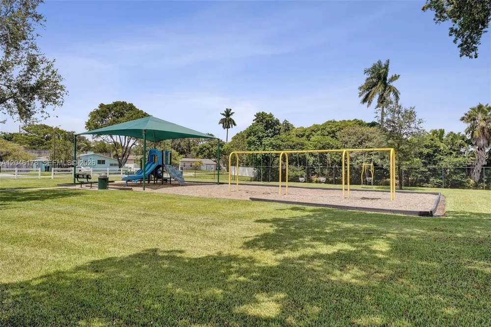 9120 SW 49th St Cooper City, FL 33328