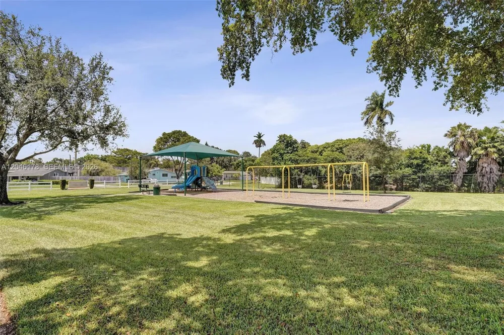 9120 SW 49th St Cooper City, FL 33328