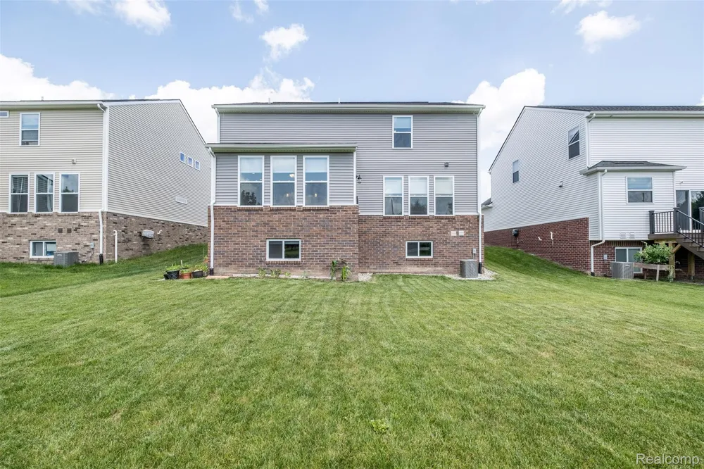 20809 Gidran Drive Lyon Charter Township, MI 48178