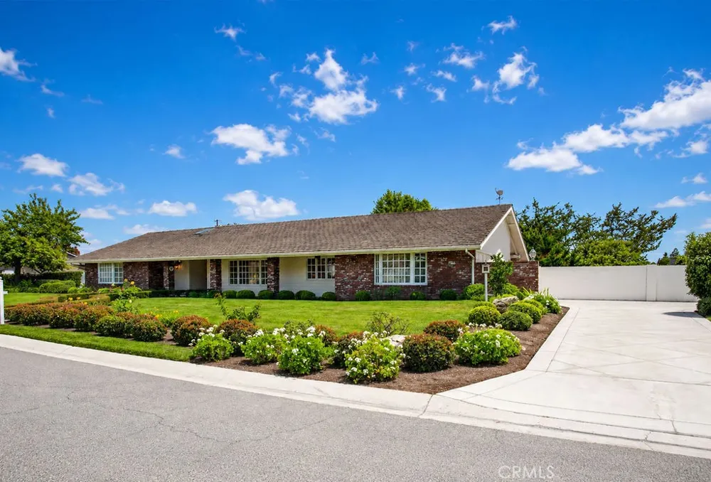 10131 Verde Lomas Villa Park, CA 92861