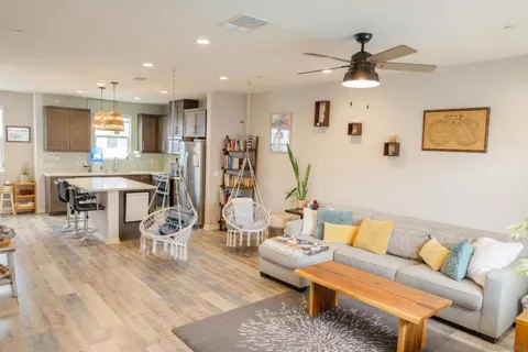 505 Lark Way
