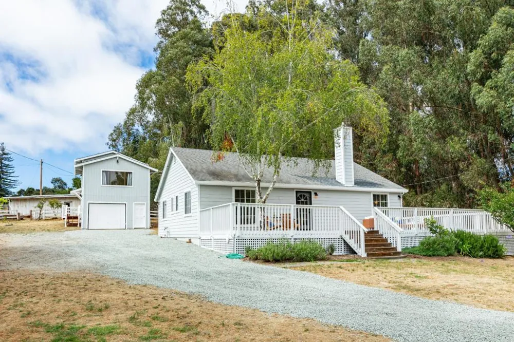 1100 Spring Hills Drive Watsonville, CA 95076
