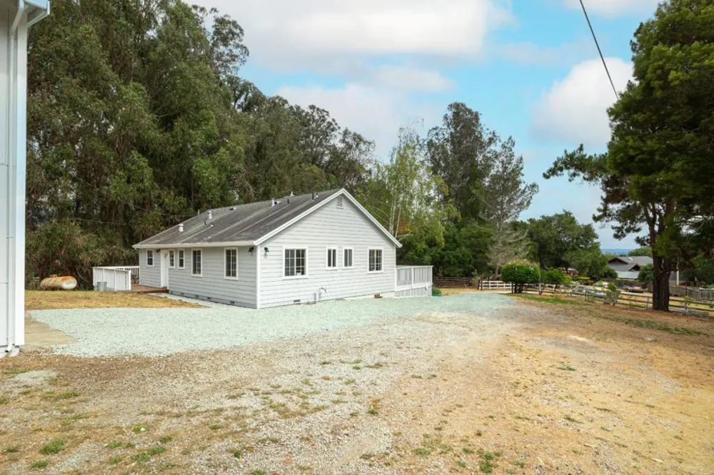 1100 Spring Hills Drive Watsonville, CA 95076