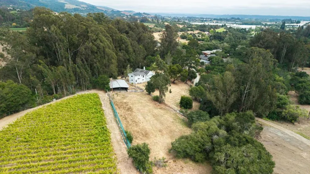 1100 Spring Hills Drive Watsonville, CA 95076