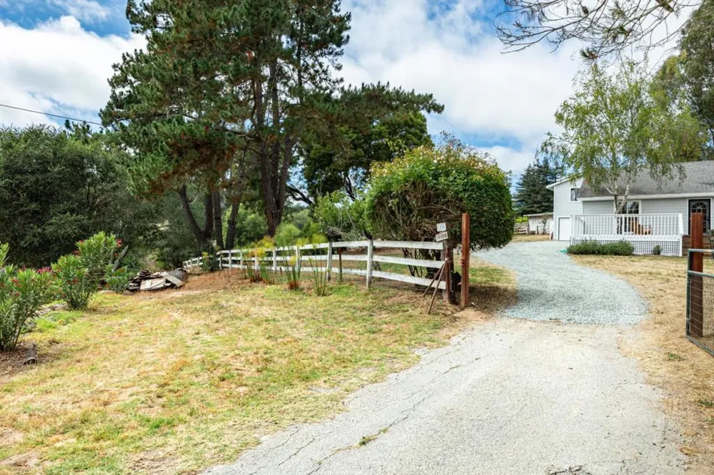 1100 Spring Hills Drive Watsonville, CA 95076