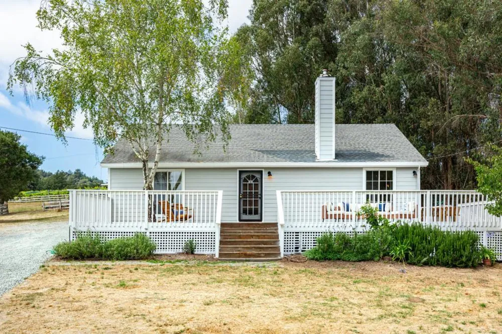 1100 Spring Hills Drive Watsonville, CA 95076