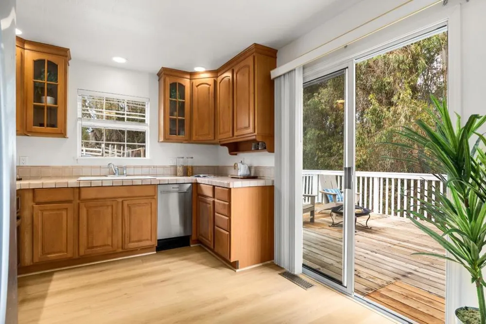 1100 Spring Hills Drive Watsonville, CA 95076