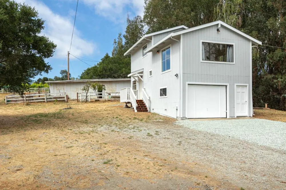 1100 Spring Hills Drive Watsonville, CA 95076