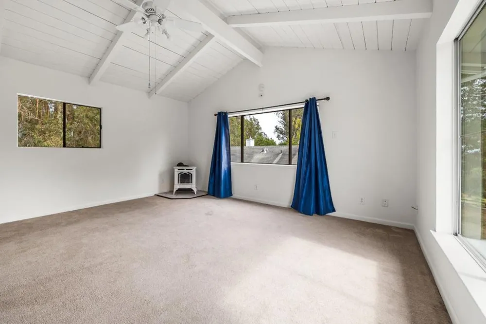 1100 Spring Hills Drive Watsonville, CA 95076