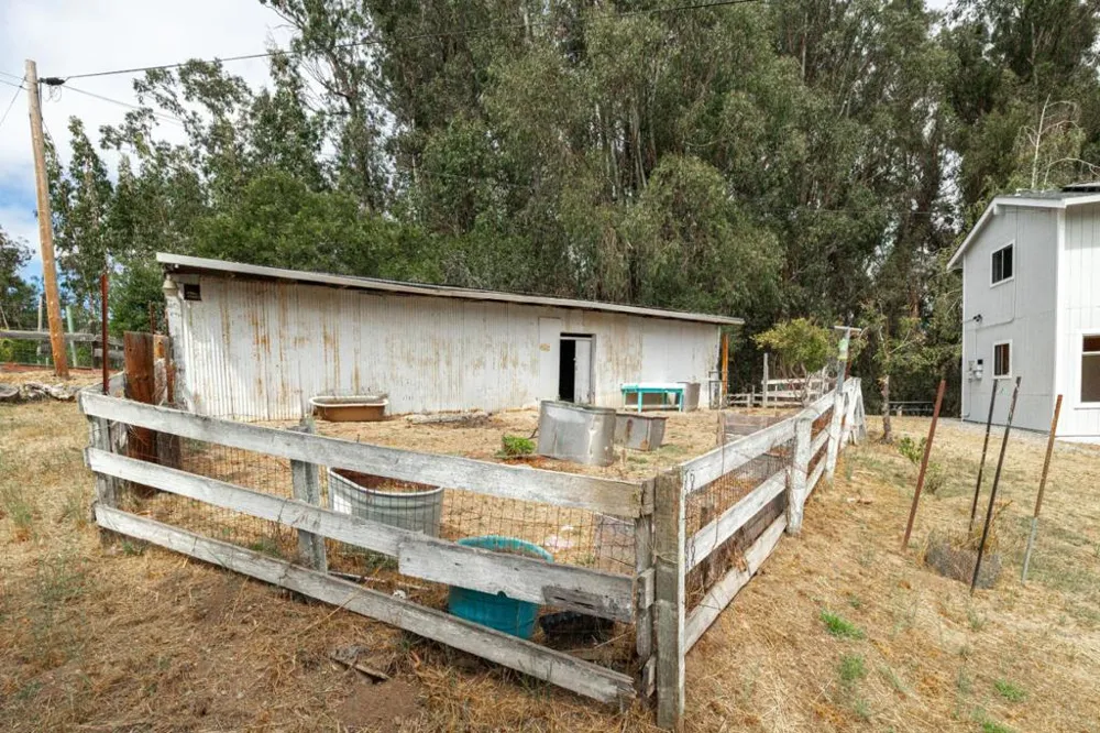 1100 Spring Hills Drive Watsonville, CA 95076