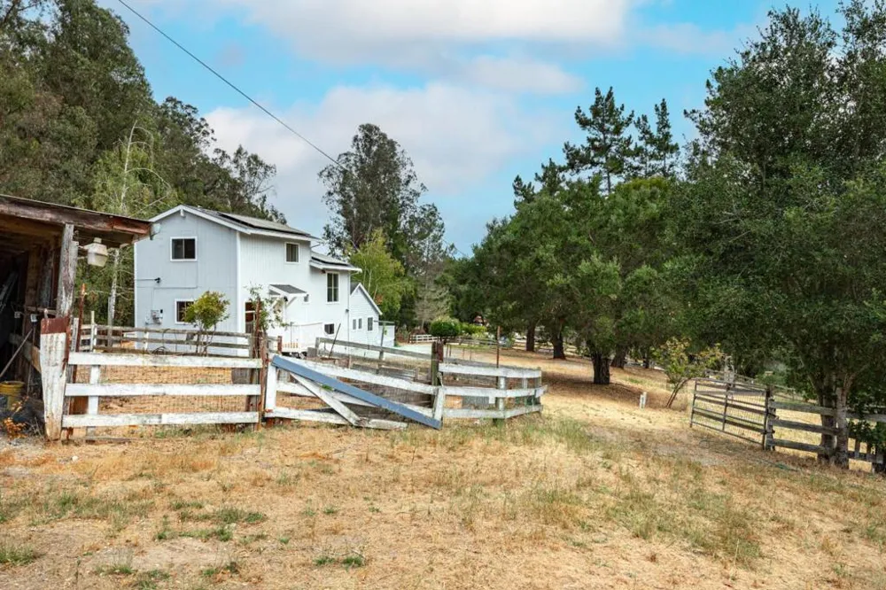1100 Spring Hills Drive Watsonville, CA 95076